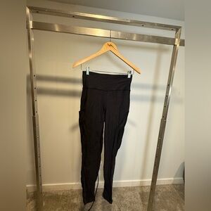 🖤Lululemon Black Leggings With Back Zipper Pocket And Pockets On Both Sides 🖤